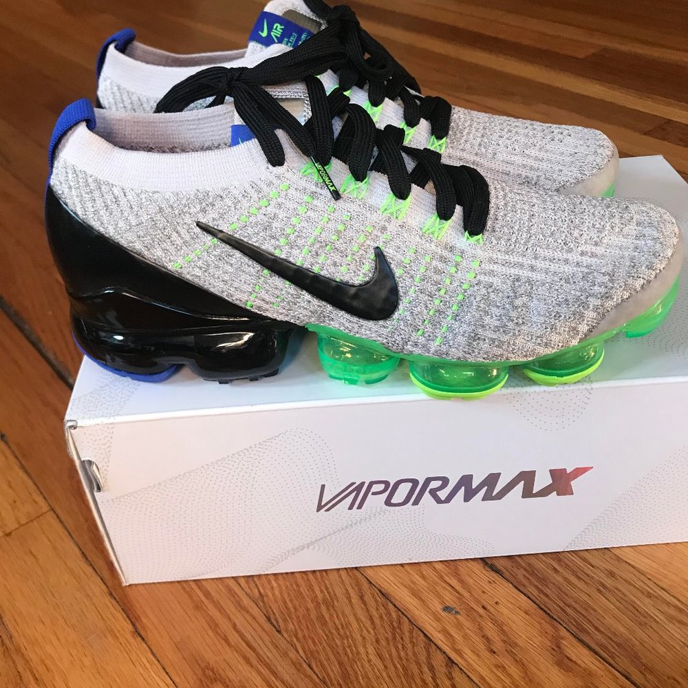 Never worn! Nike air vapormax flyknit 3 shoe